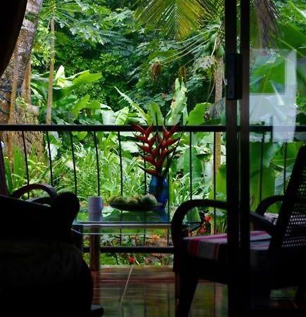 Papayas Self Catering Room Victoria Extérieur photo