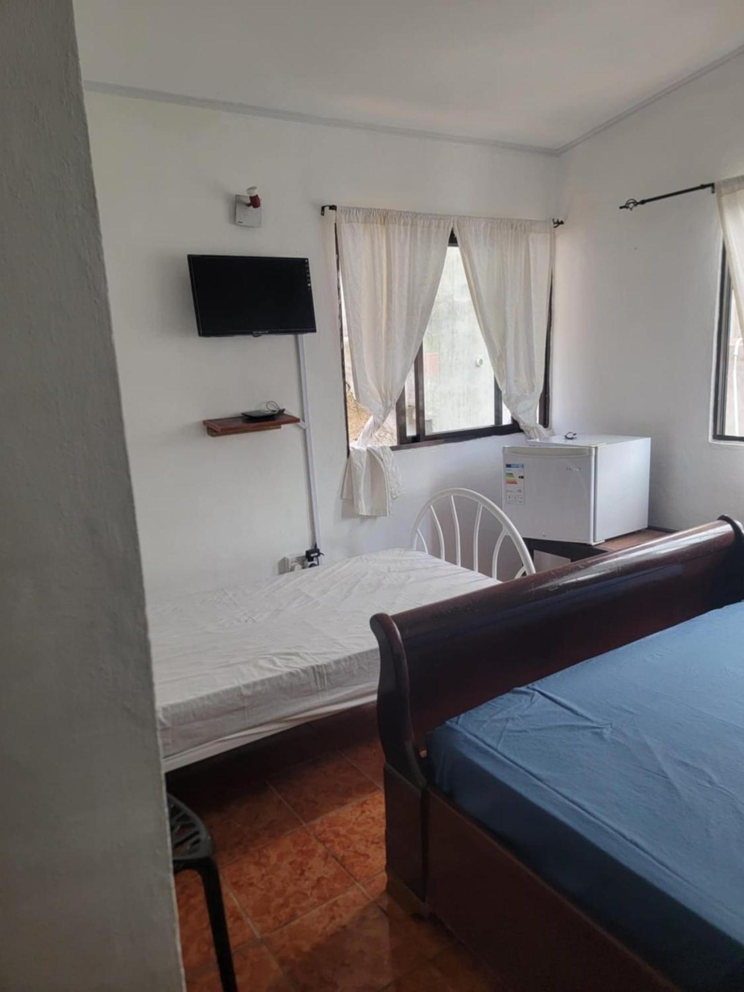 Papayas Self Catering Room Victoria Extérieur photo